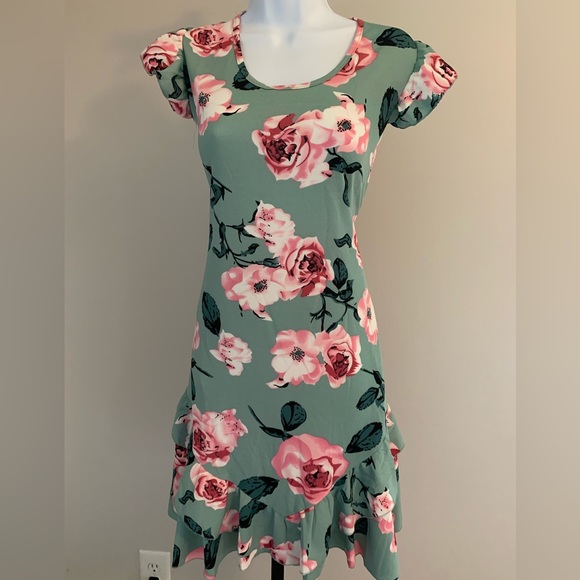 YSW Fashion Dresses & Skirts - NWOT YSW Fashion Floral Dress
